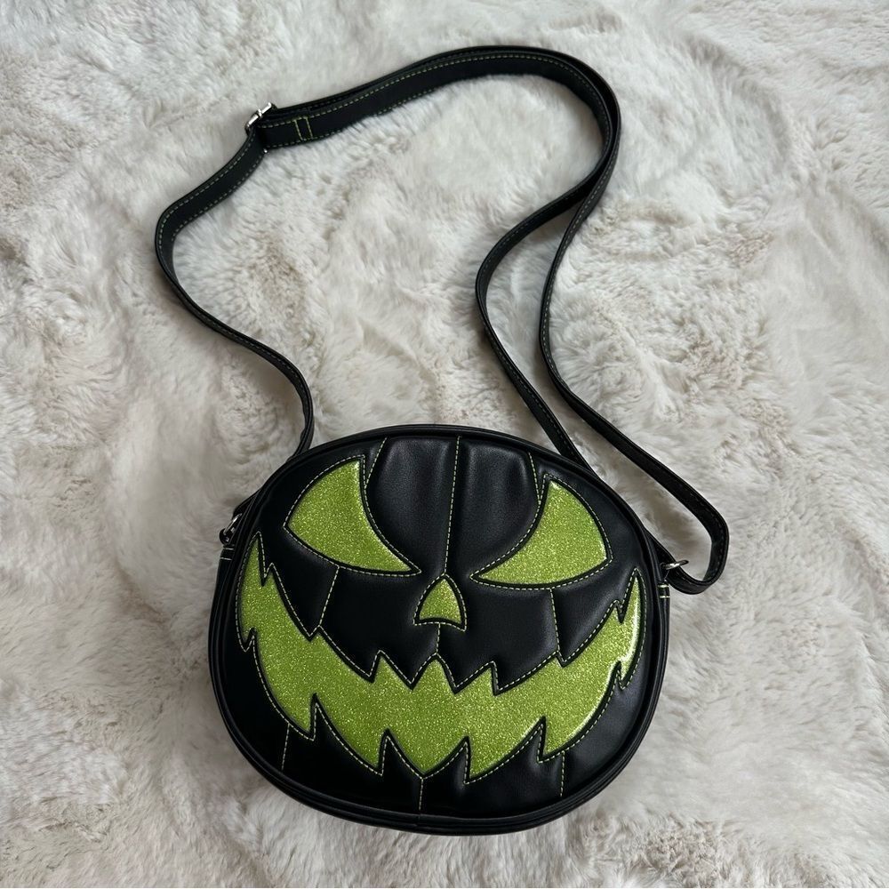 Love Pain and Stitches Pumpkin Cult Sparkley Green Black Crossbody Purse Bag🐚🌸?